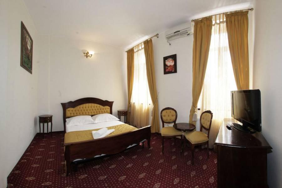 Hotel Maryo Плоєшті Екстер'єр фото