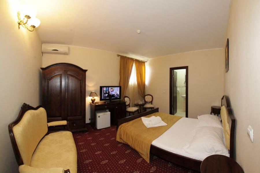 Hotel Maryo Плоєшті Екстер'єр фото