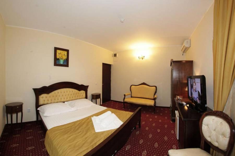 Hotel Maryo Плоєшті Екстер'єр фото