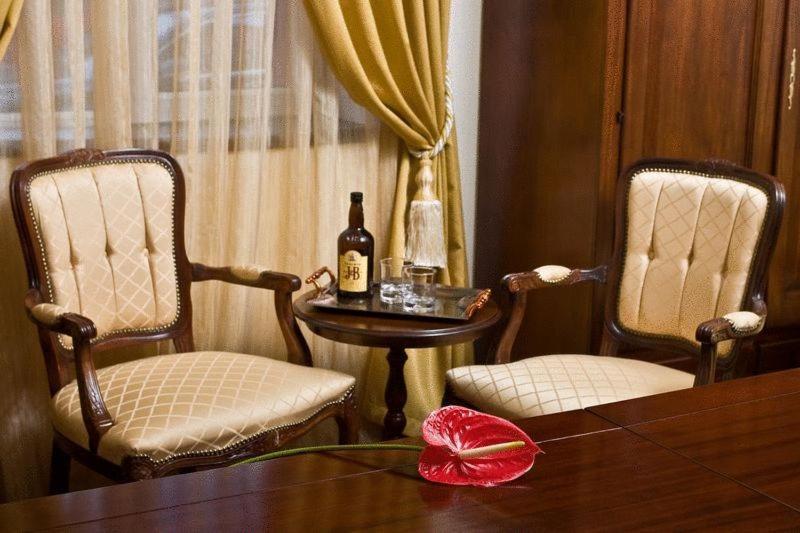 Hotel Maryo Плоєшті Екстер'єр фото