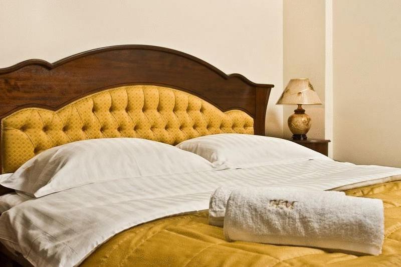 Hotel Maryo Плоєшті Екстер'єр фото