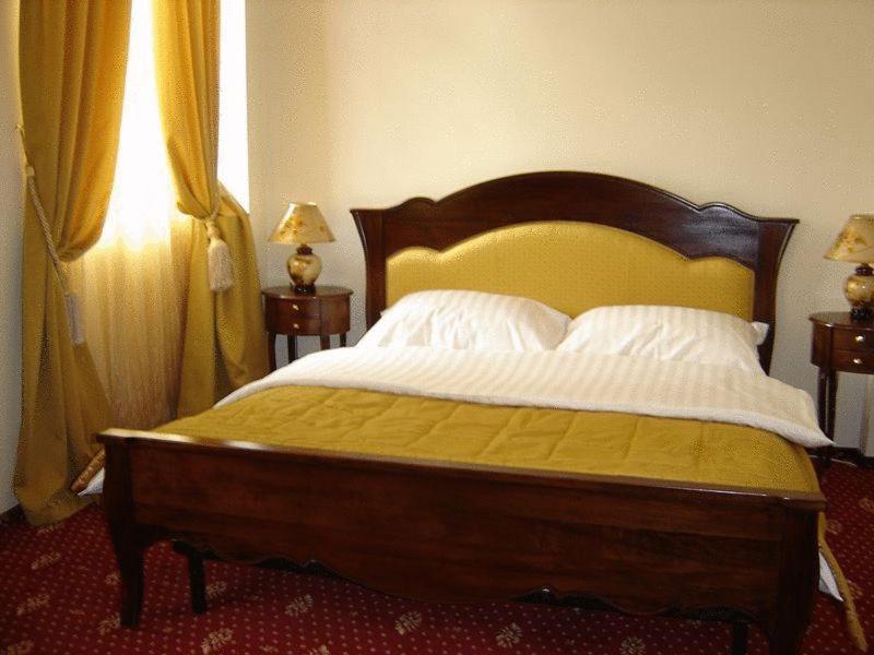Hotel Maryo Плоєшті Екстер'єр фото