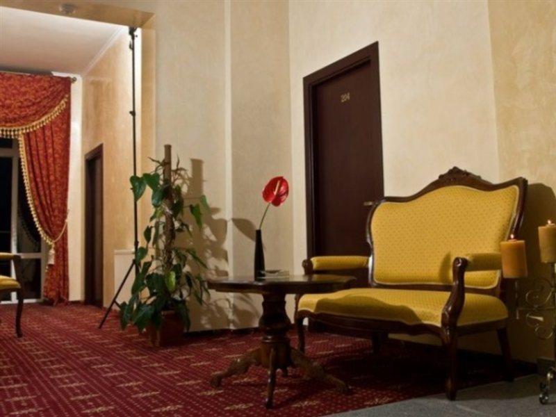 Hotel Maryo Плоєшті Екстер'єр фото